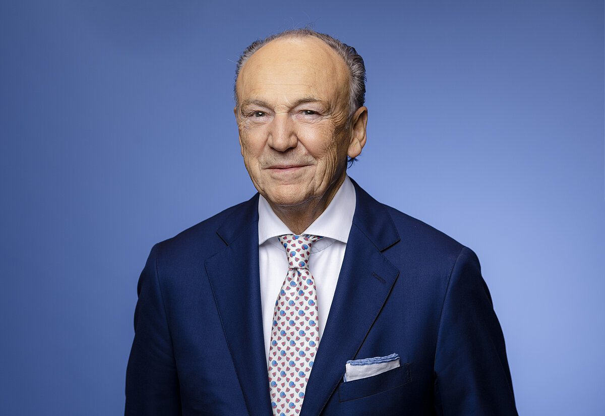 Rolf Königs erhält Verdienstorden